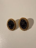 Paire de boucles d'oreilles vintage couleur or et noir.