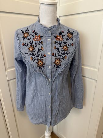 Bluse, Gr. 38, blau gestreift mit Blumen Stickerei!