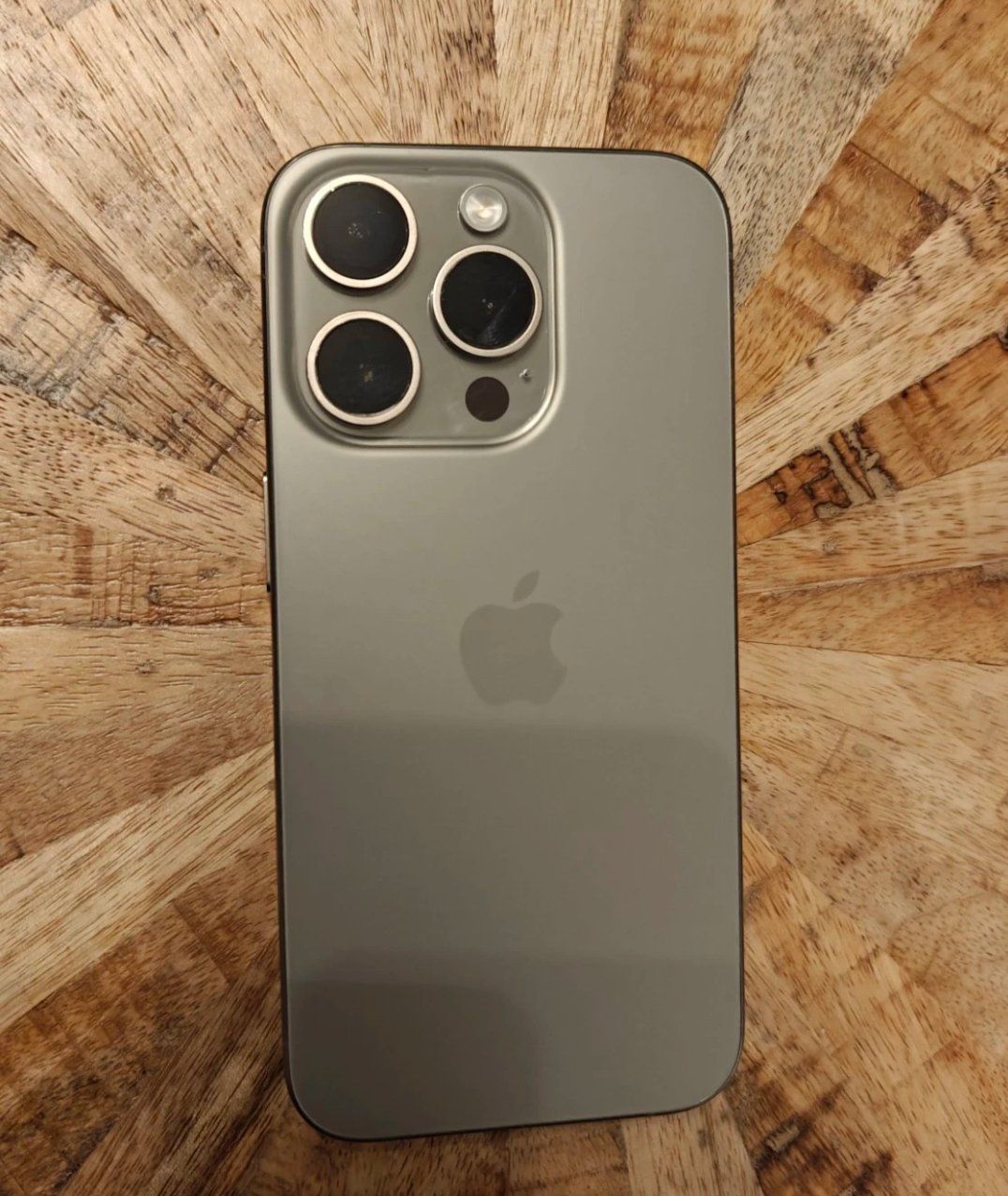 Apple Telefoni cellulari / Smartphones: iPhone 15 Pro (256GB) Akku 95% – Usato da Luzern venduto da Waince786 1