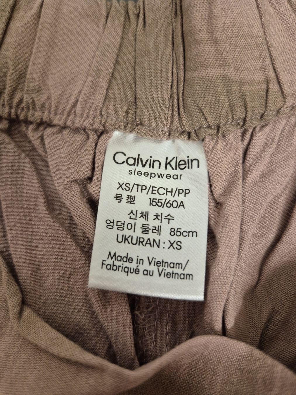 Calvin Klein Pantaloni: Calvin Klein Shorts – Usato da Kehrsatz venduto da flu_2lhj 3