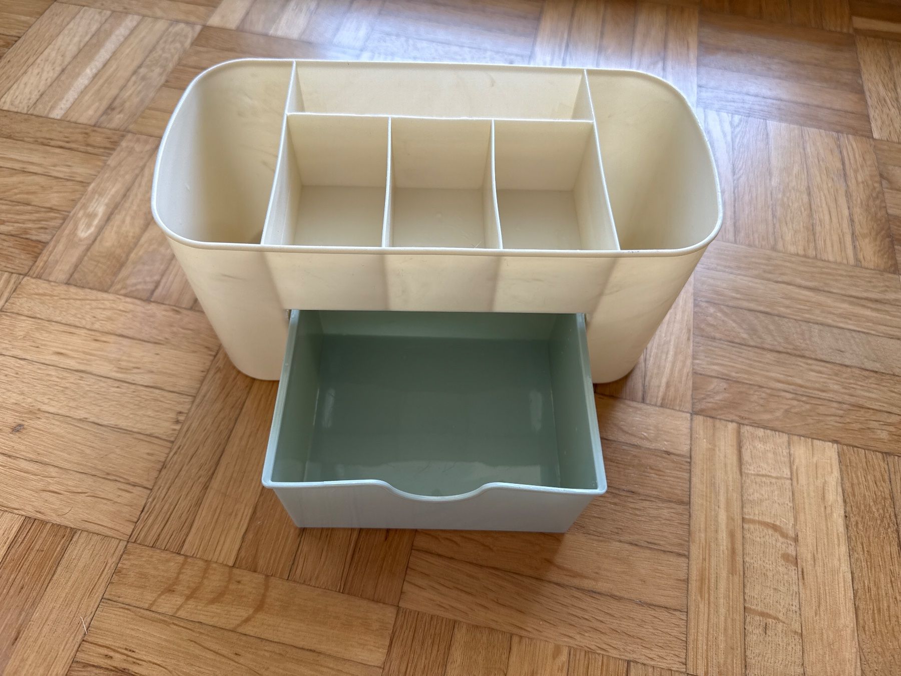 Make-up: Make-up Organizer – Gebraucht aus Horgen von linuxrp 1
