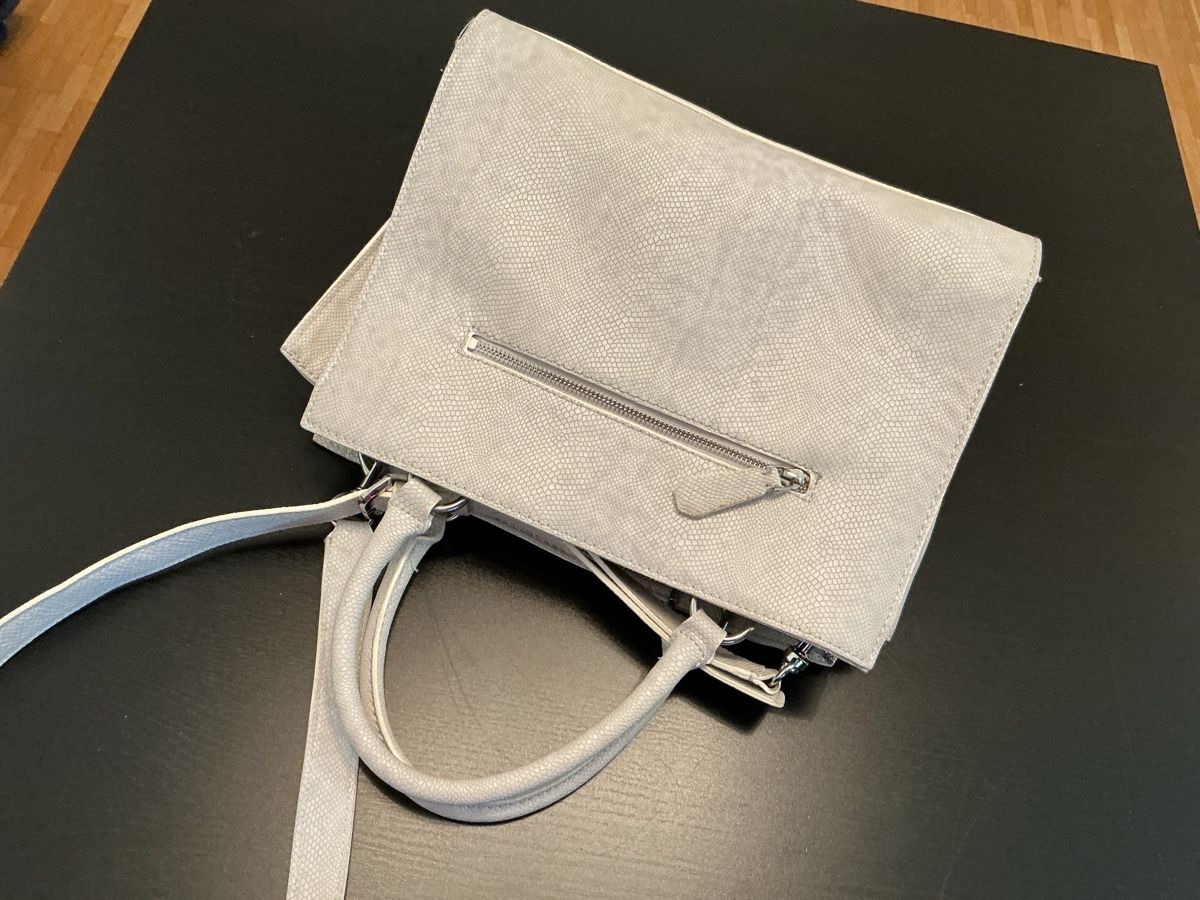 Guess Borse da donna: Sac Guess blanc gris clair – Usato da satigny venduto da cara68 1