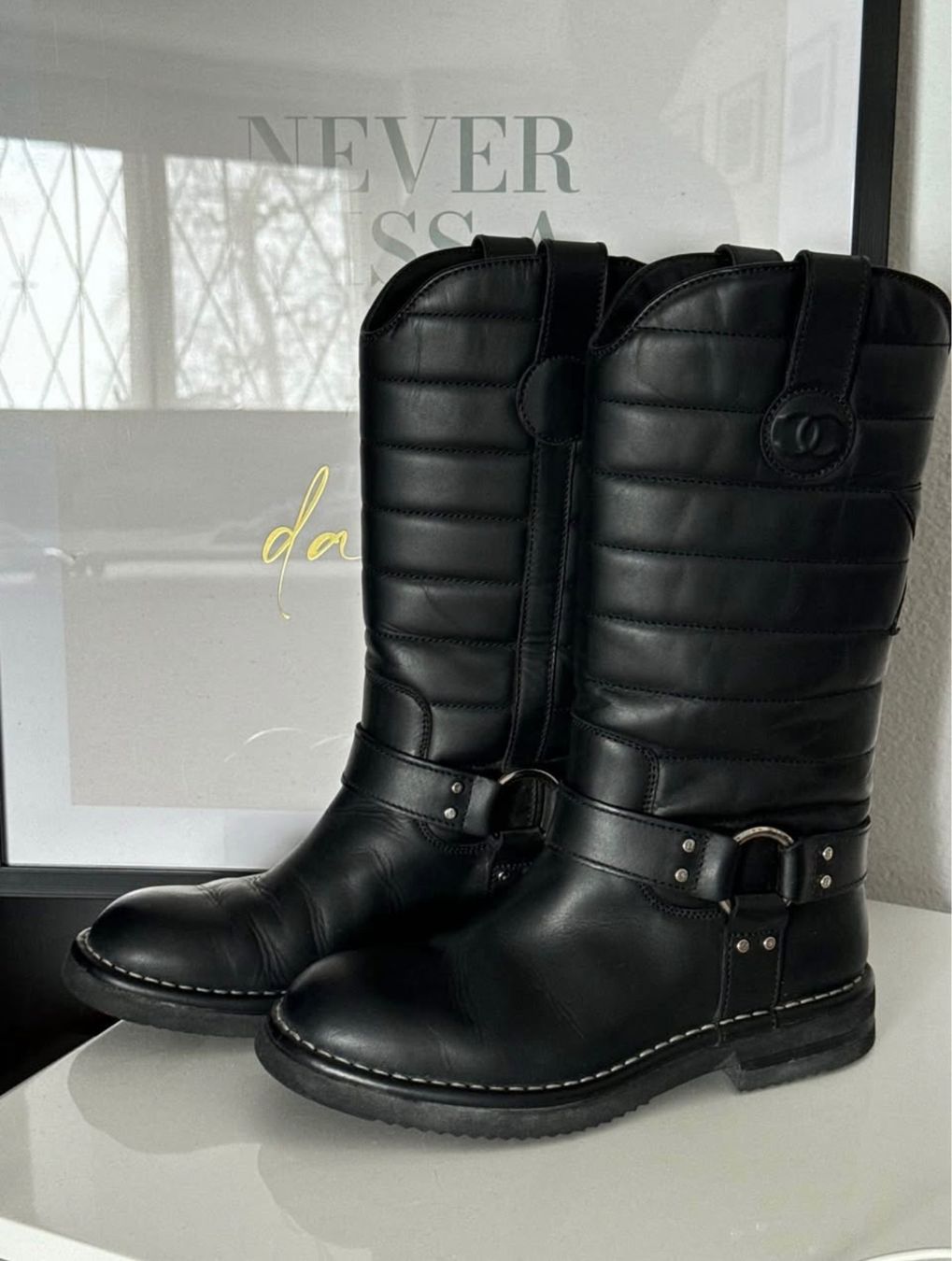 Scarpe da donna: Chanel cowboy boots – Usato da Les Geneveys-sur-Coffrane venduto da LVMM 1