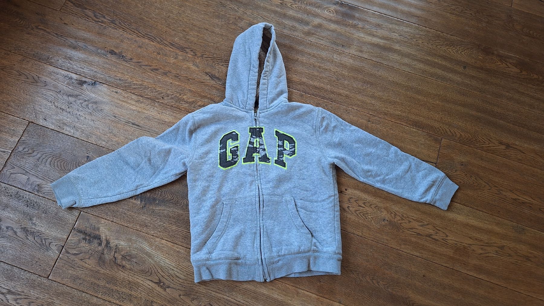 Zara Kleiderpakete & -sets: Kapuzenpulli GAP + 3 Strickjacken Gr. 140 Zara – Gebraucht aus Bremgarten AG von Charlotta01 1