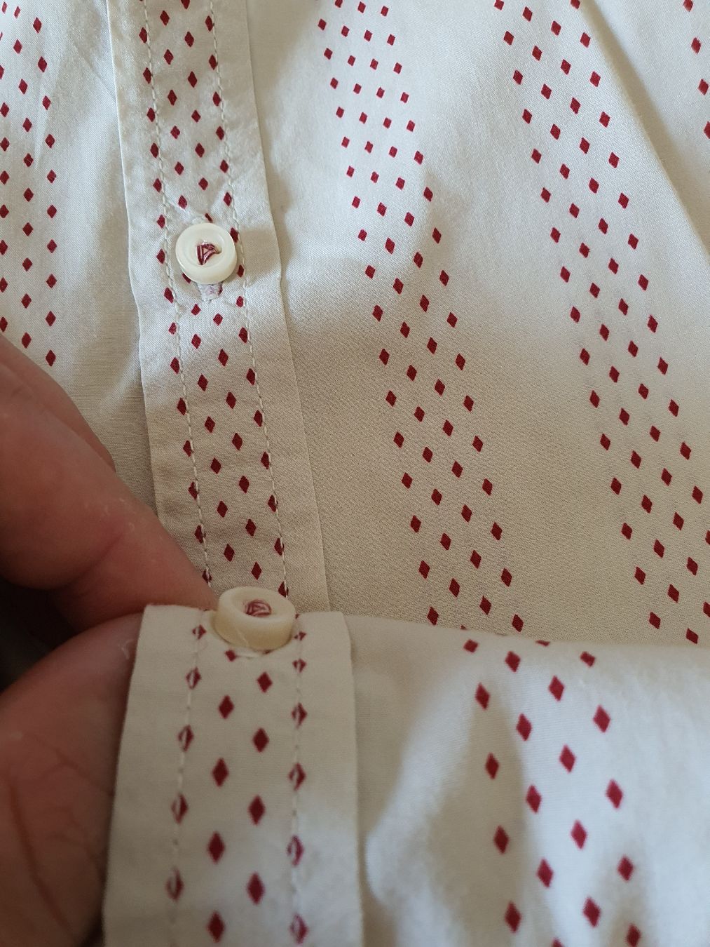 Diesel Hemden: Diesel Shirt, mens L, formal beige/red diamond dot pattern – Gebraucht aus Wallisellen von Alexandrertheg 5