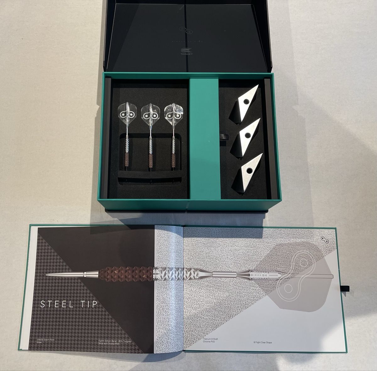 Freccette: TARGET - ELYSIAN 8 200 SET LIMITED EDITION  168/200 – Nuovo e nell'imballaggio originale da Zürich venduto da Syossmen 8
