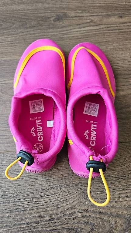 Scarpe da donna: Wasserschuhe Gr. 38 – Usato da Erstfeld venduto da nan_6f9p 1