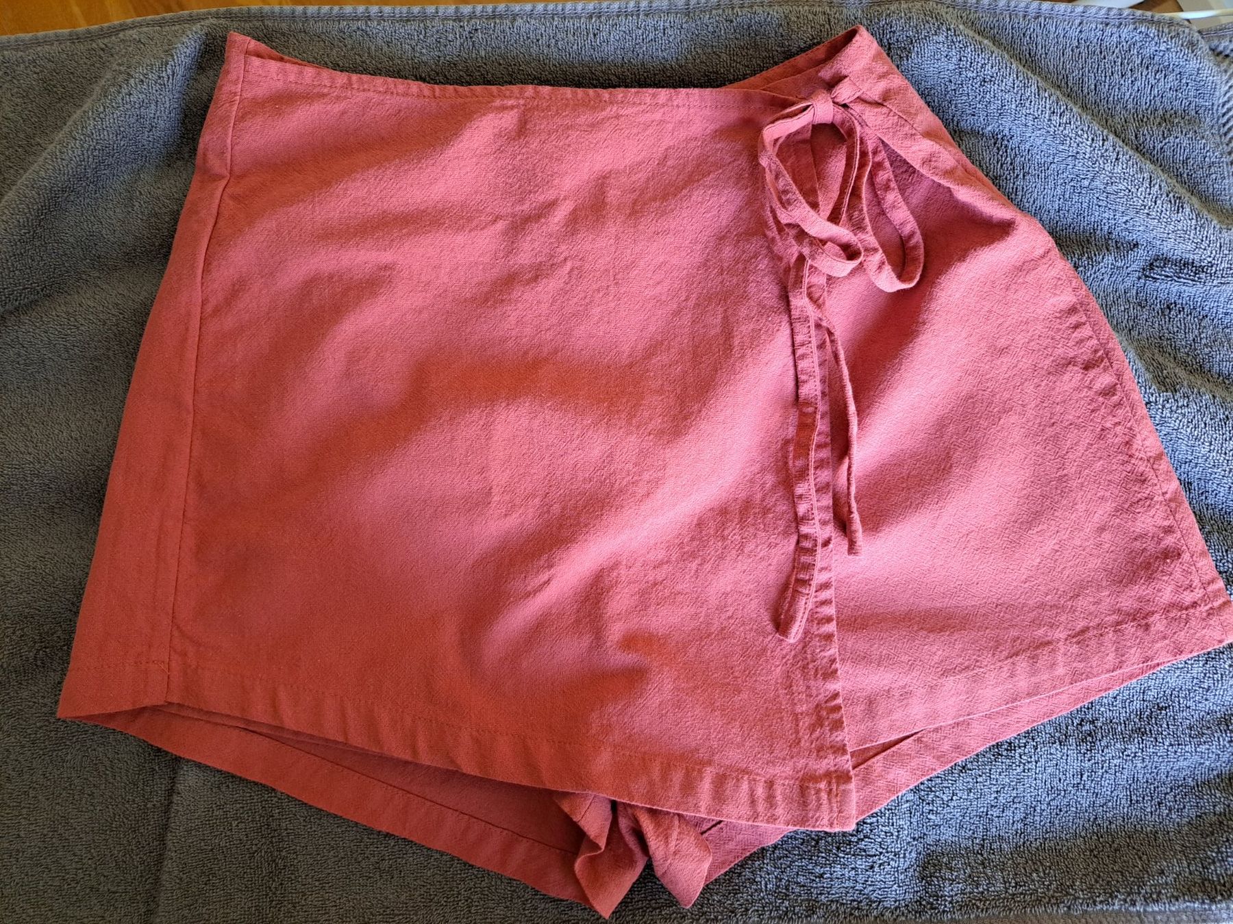 Shein Hosen: Hosenrock in Wickeloptik Gr. 38 – Gebraucht aus Oetwil am See von Kuechenzeit