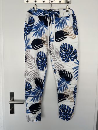 Hosen mit Blumenmuster ca. Grösse 40 Damen neuwertig