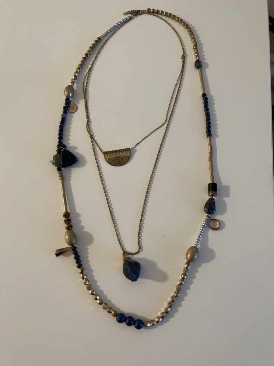 Catenine: Élégant collier multi-rangs avec pierres bleues & dorées – Usato da Yverdon-les-Bains venduto da mar_hg5t 1