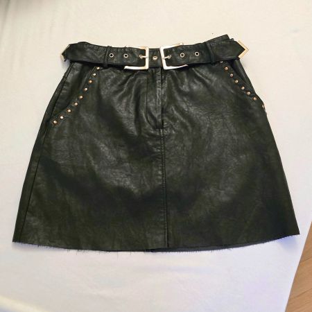 mini jupe similicuir taille XS marque Zara avec poches