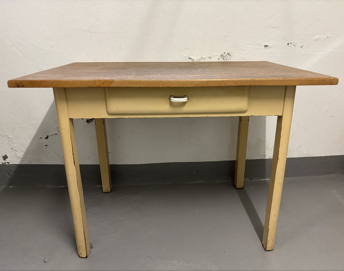 Tische: Tisch Vintage mit Schublade – Gebraucht aus Bern von  1