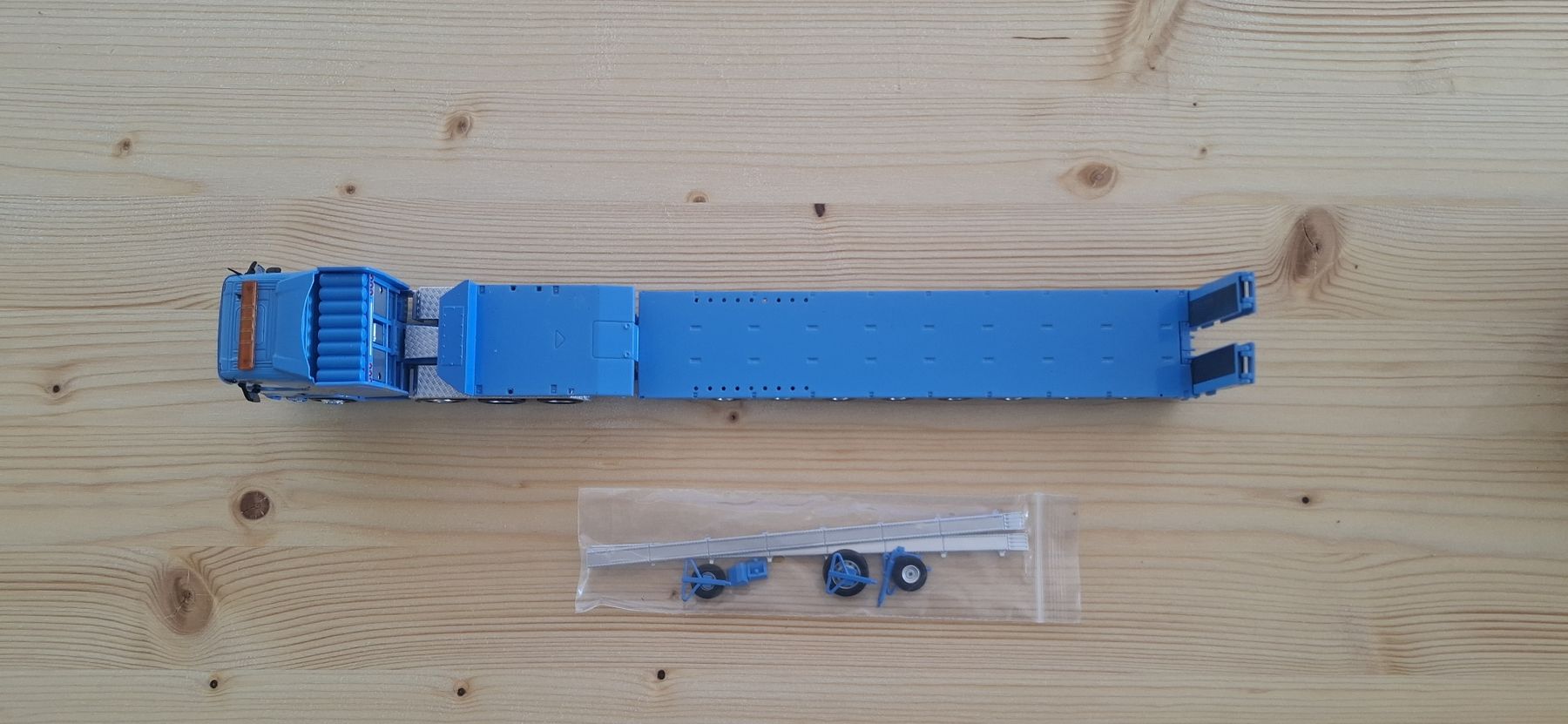 Modellbausätze & Standmodelle: Scania 650v8 mit Auflieger 1:64 – Neu und originalverpackt aus Ebnet von rafaelc17 5