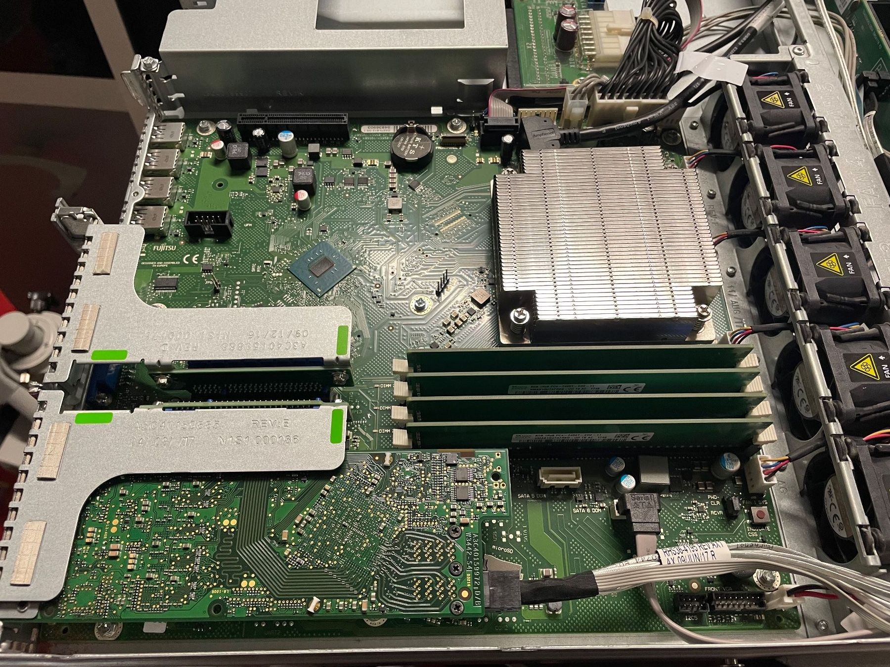 Fujitsu Server: Fujitsu Primergy RX1330 M3 Server Xeon/32GB – Usato da Niederdorf venduto da LeptonAG 5