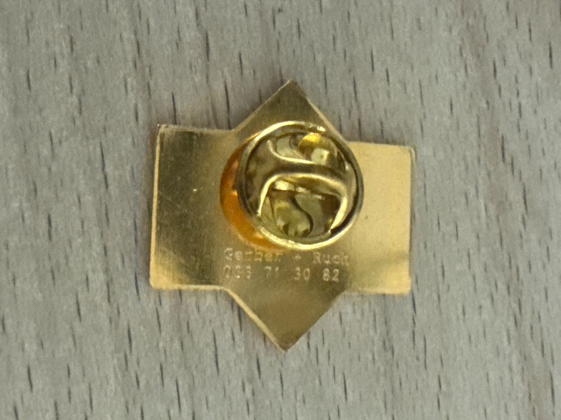 Placchette & Badge: Pin Spar + Leihkasse Frutigen – Usato da Glattbrugg venduto da Schweigmatt 1