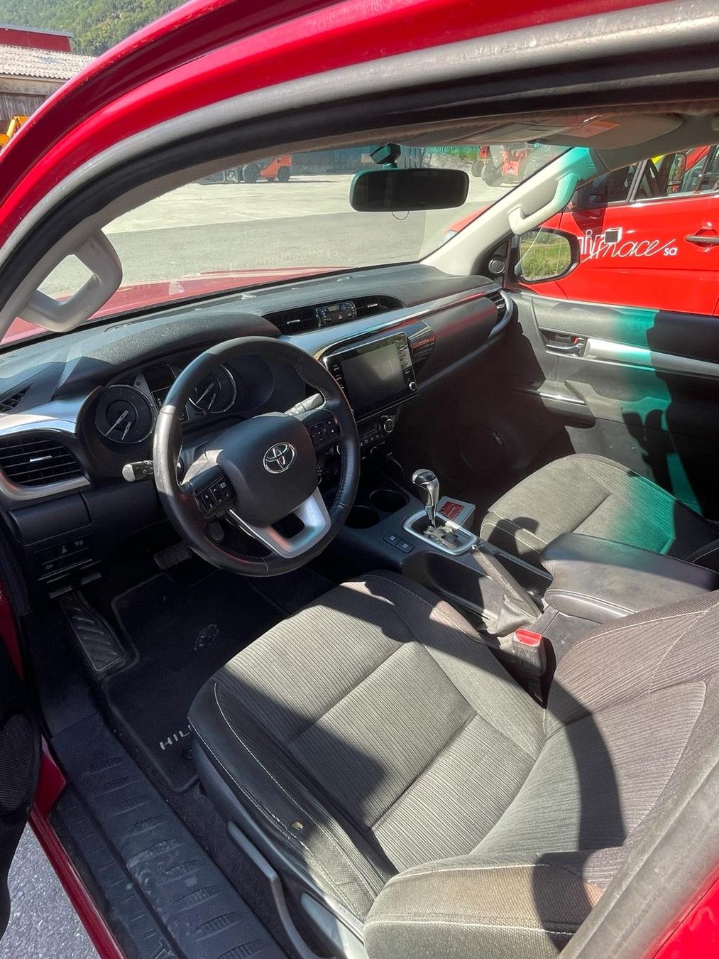 Toyota Autos: TOYOTA Hilux 2.8D-4D 4x4 – Gebraucht aus Evionnaz von Airnace 4