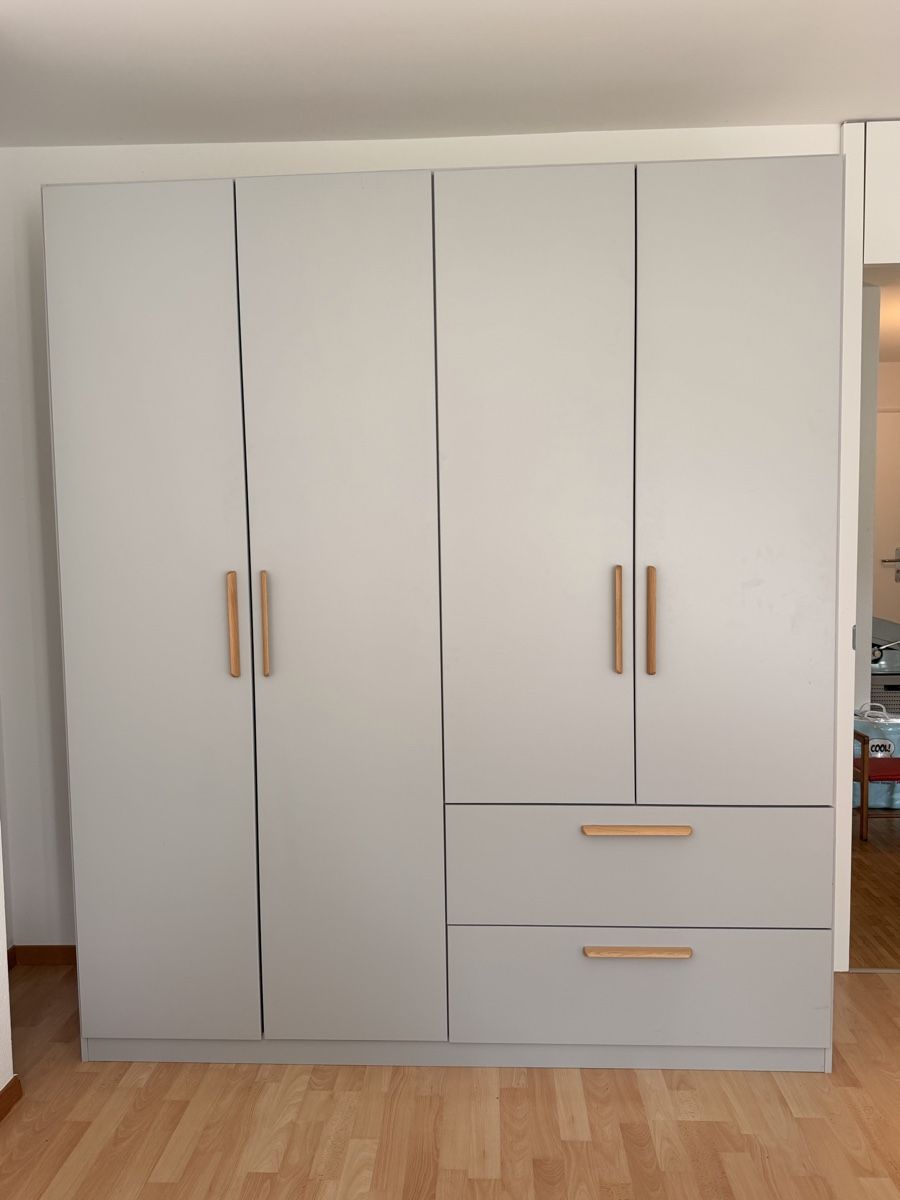 Armoires: Kleiderschrank Skandi mit Schubladen – D'occasion à Laupen BE par Lisafurby