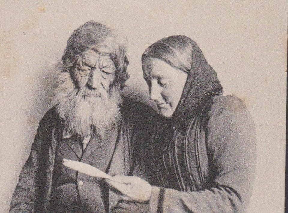 Cartoline postali: Davos   :   alte Ansichtskarte mit Davoser Typen 1907 – Usato da Vitznau venduto da Ropaku 1