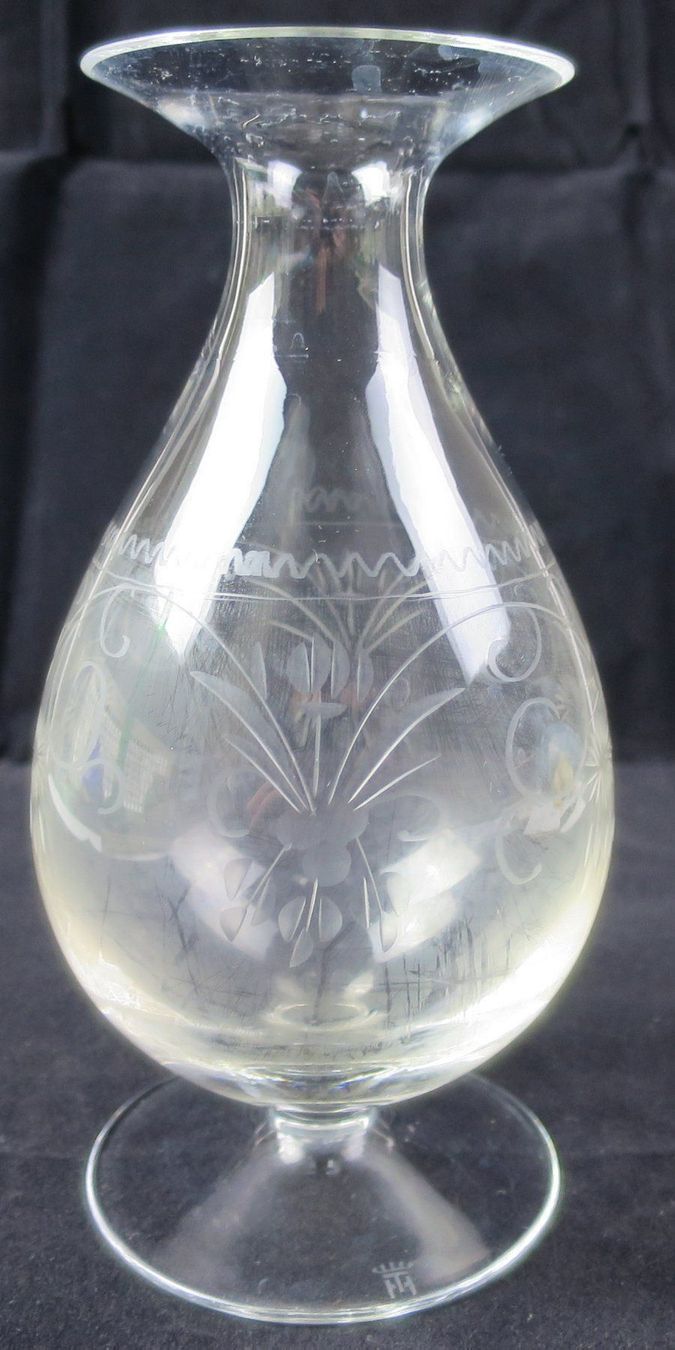Vasen & Gefässe: Glas Vase, graviert, ca. 16 x 7,5 cm – Gebraucht aus Zürich von 1.Simon
