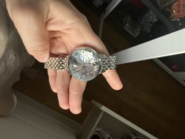 Montre swarovski femme cadran rond argenté bracelet maillons