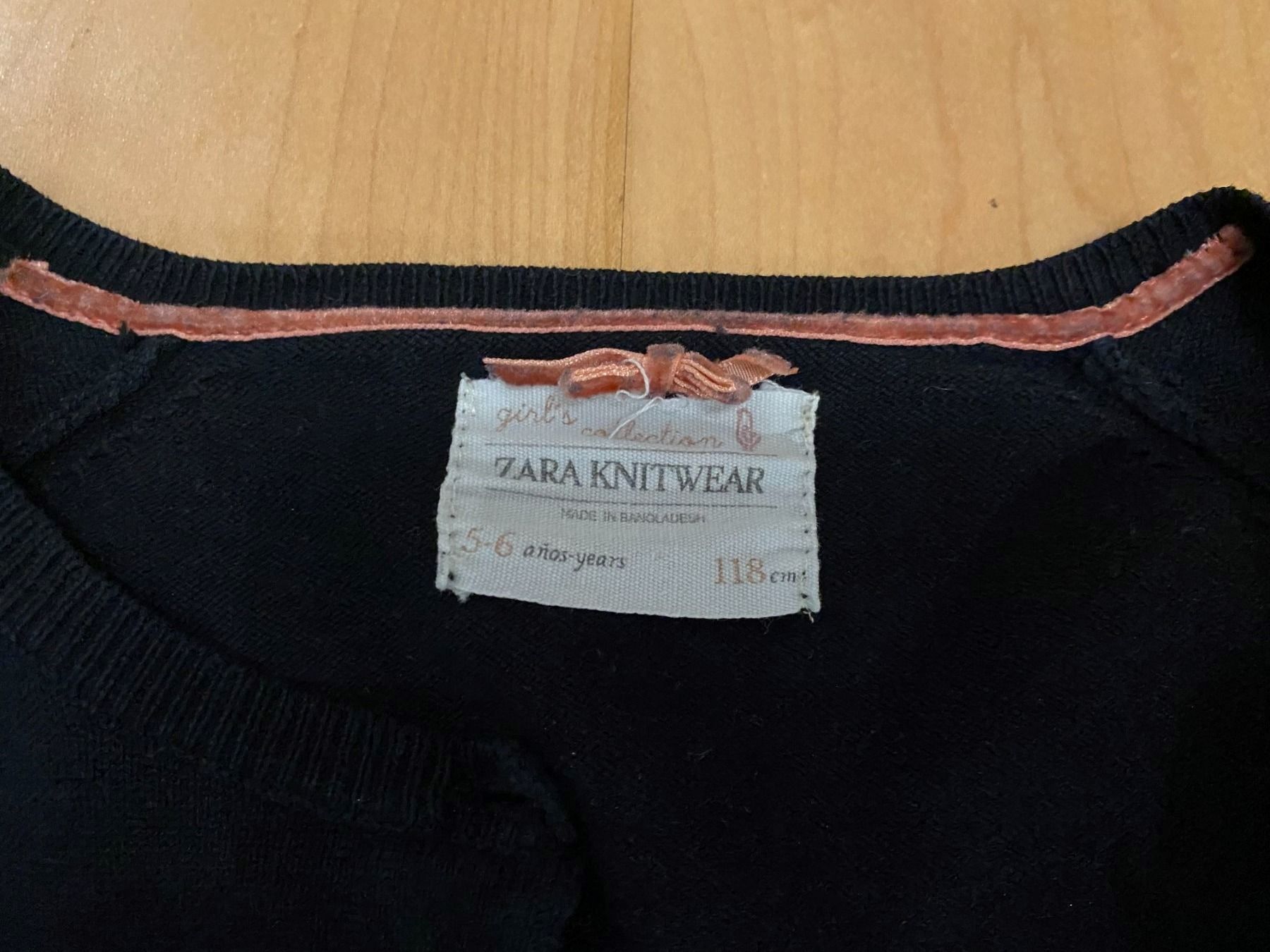 Zara Maglioni & Felpe: Pullover zara Gr. 118 schwarz mit Knöpfe – Usato da Flawil venduto da savoypremium 1
