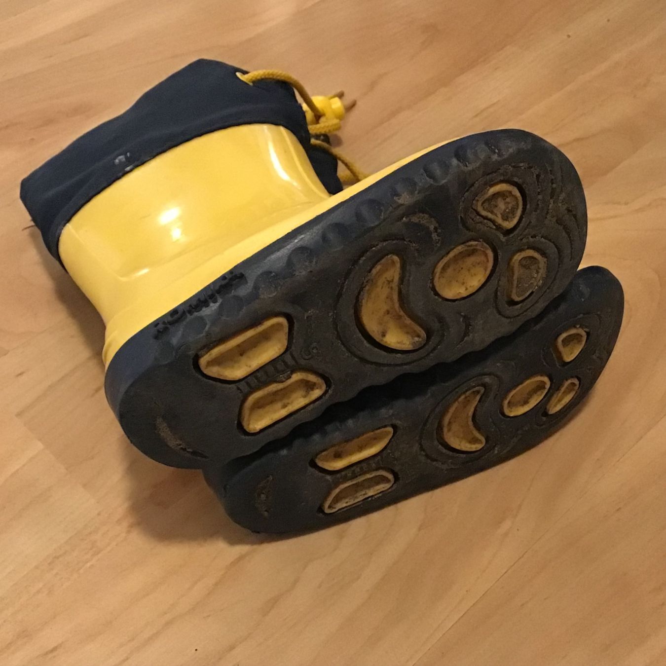 Chaussures garçon: Gummistiefel Gr. 21/22 – D'occasion à Rotkreuz par GerberaSpider08 2