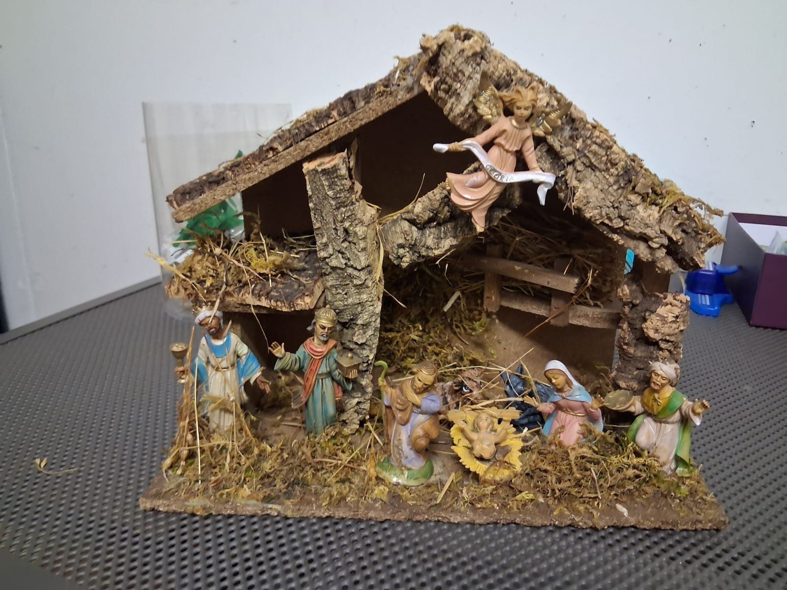 Articoli in legno: Krippe aus Holz – Usato da Sirnach venduto da sas_thm2