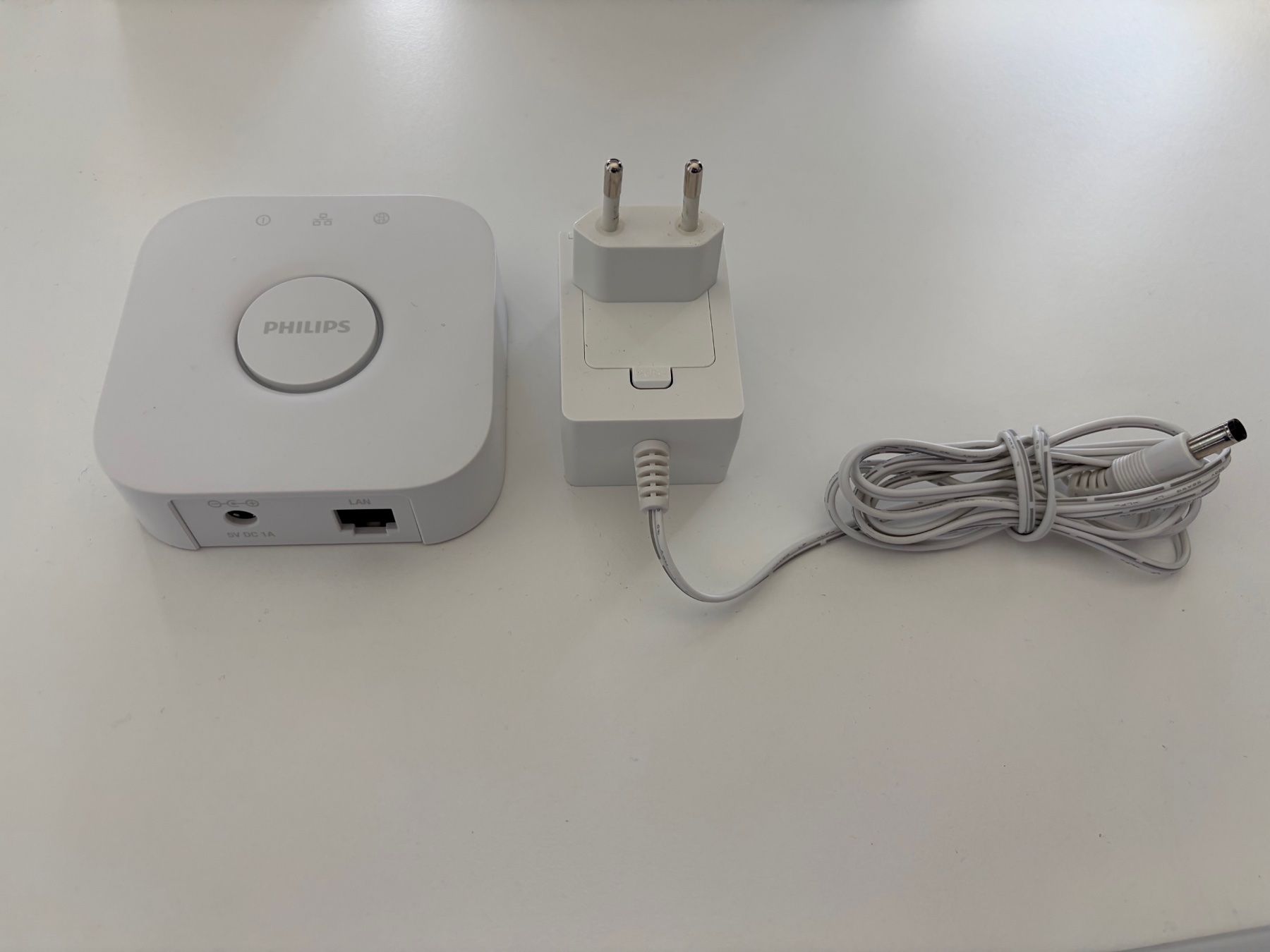 Philips Hub & Switch: Philips HUE Bridge Version 2.1 wie neu – Usato da Brissago venduto da Tschu