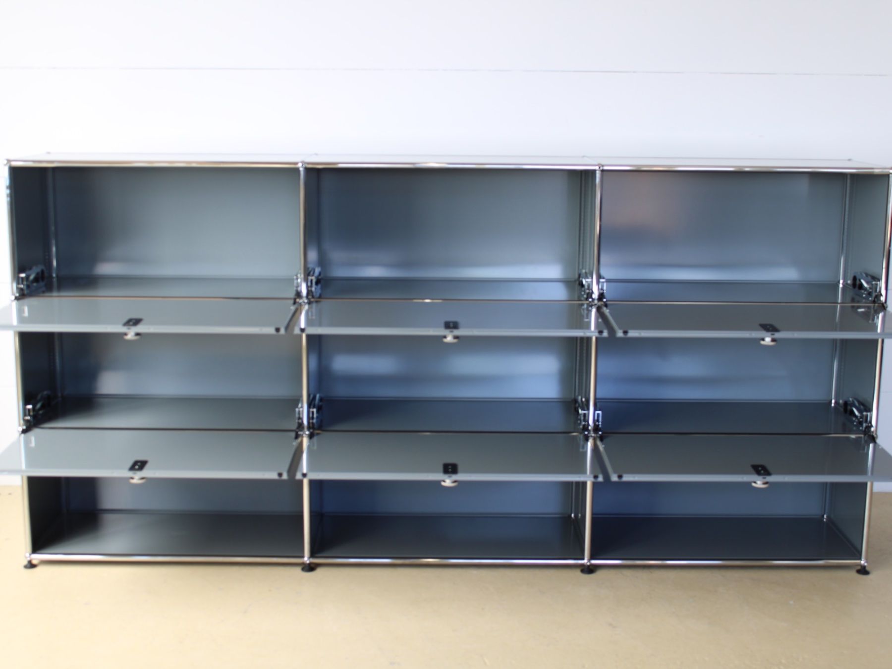 USM Cassettiere: USM Sideboard in Mittelgrau, Lieferung möglich – Usato da Meinisberg venduto da atelier_TILIJA 2