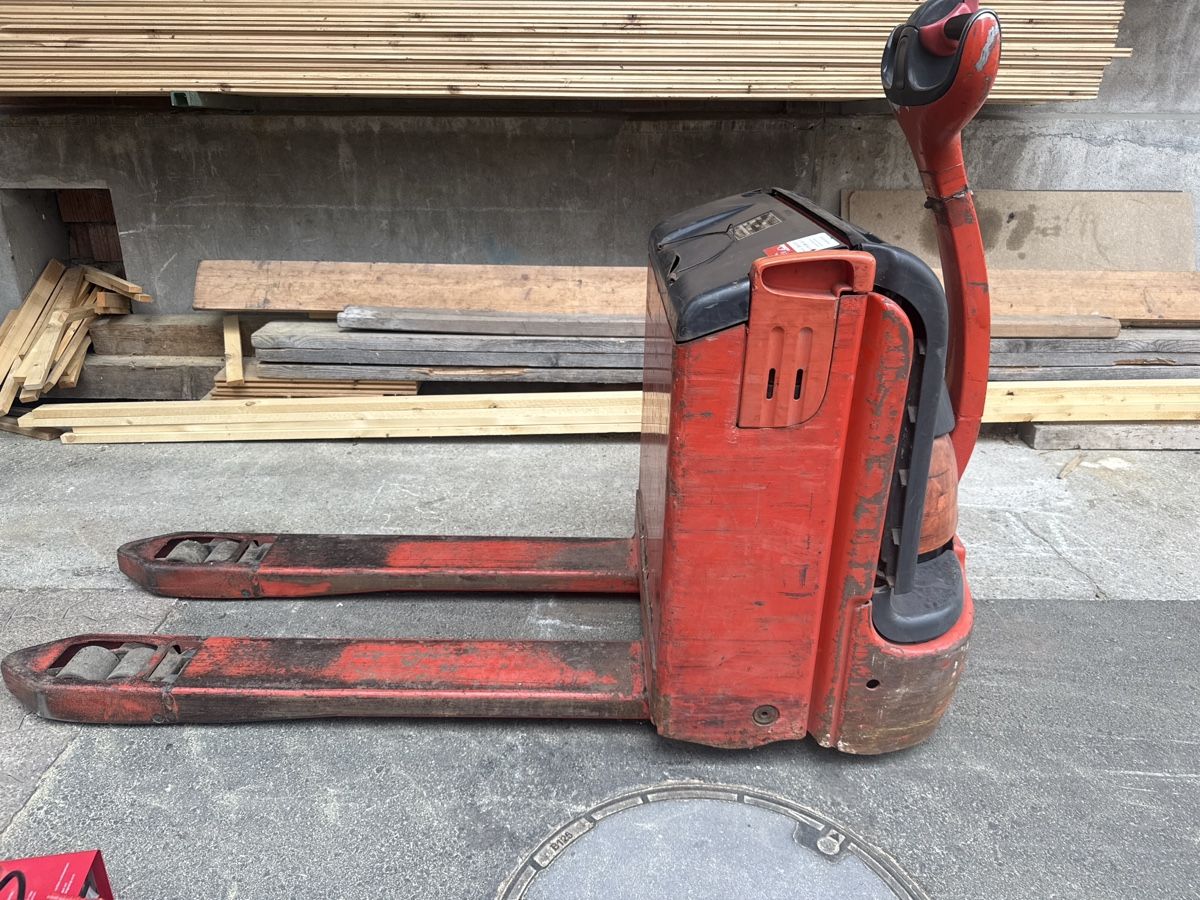 Linde Carrelli elevatori e a forche: Niederhubwagen Stapler Paletrolli Linde – Usato da Ebnat-Kappel venduto da Suizo1291