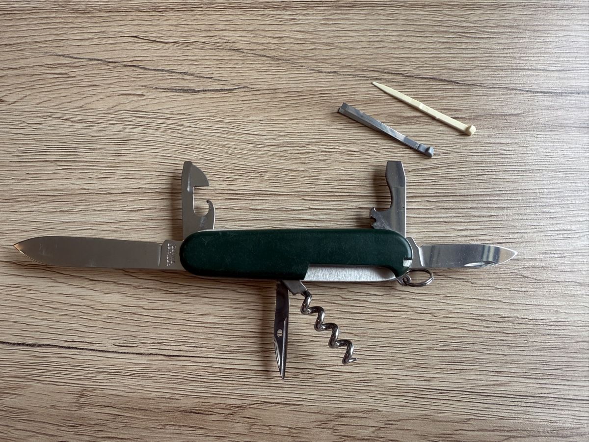 Victorinox Coltelli tascabile: Victorinox Sackmesser Grün mit Werbung – Usato da Wettingen venduto da Ni_la_lo 1