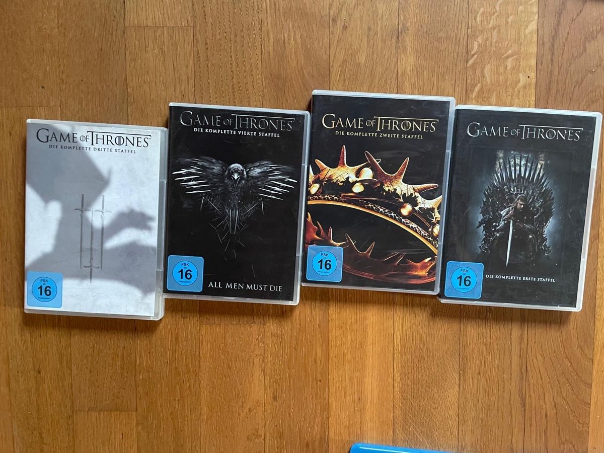 Tutti i DVDs: Game of Thrones Staffel 1-4 – Usato da Winterthur venduto da fabia.studer