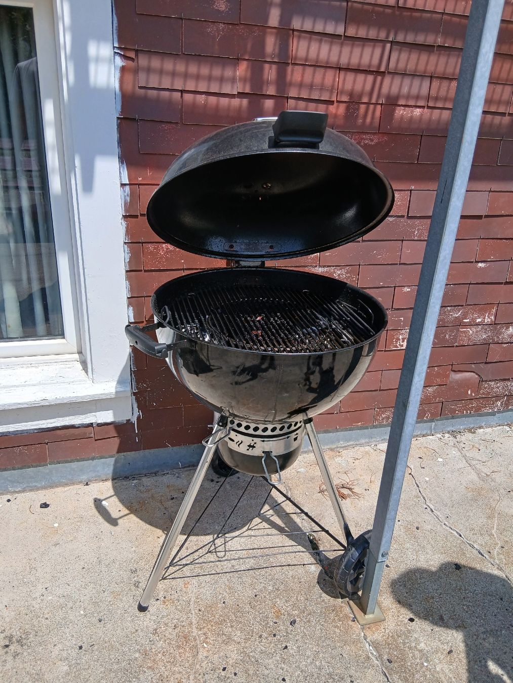 Weber Griglie: Weber Master-Touch Holzkohlgrill ø57cm – Usato da Stoos SZ venduto da hum_g8rq 7