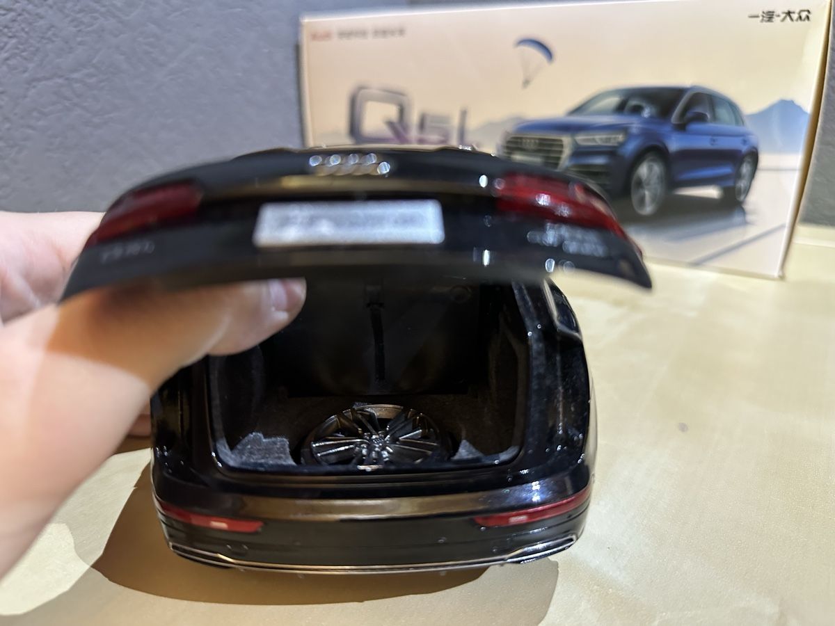 Audi Modellini d'auto: AUDI Q5L 1/18 Paudi – Usato da Monthey venduto da gla_jw8q 5