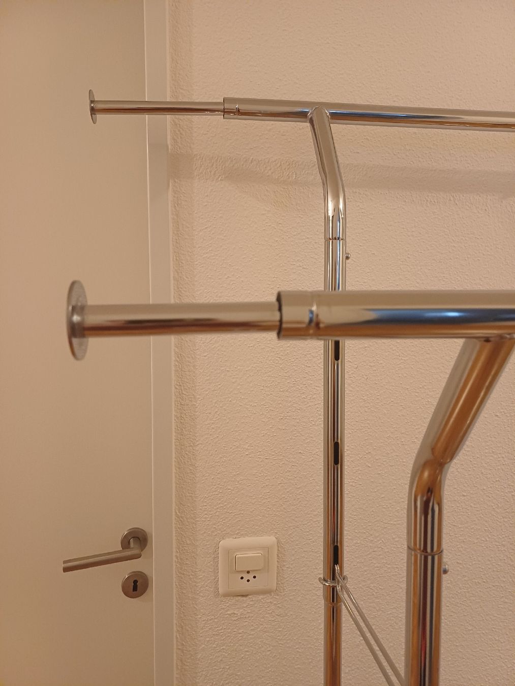 Porte manteau: Kleiderständer mit 2 Stangen, "Songmics Hangy" – D'occasion à Dietlikon par mer_5vpv 3