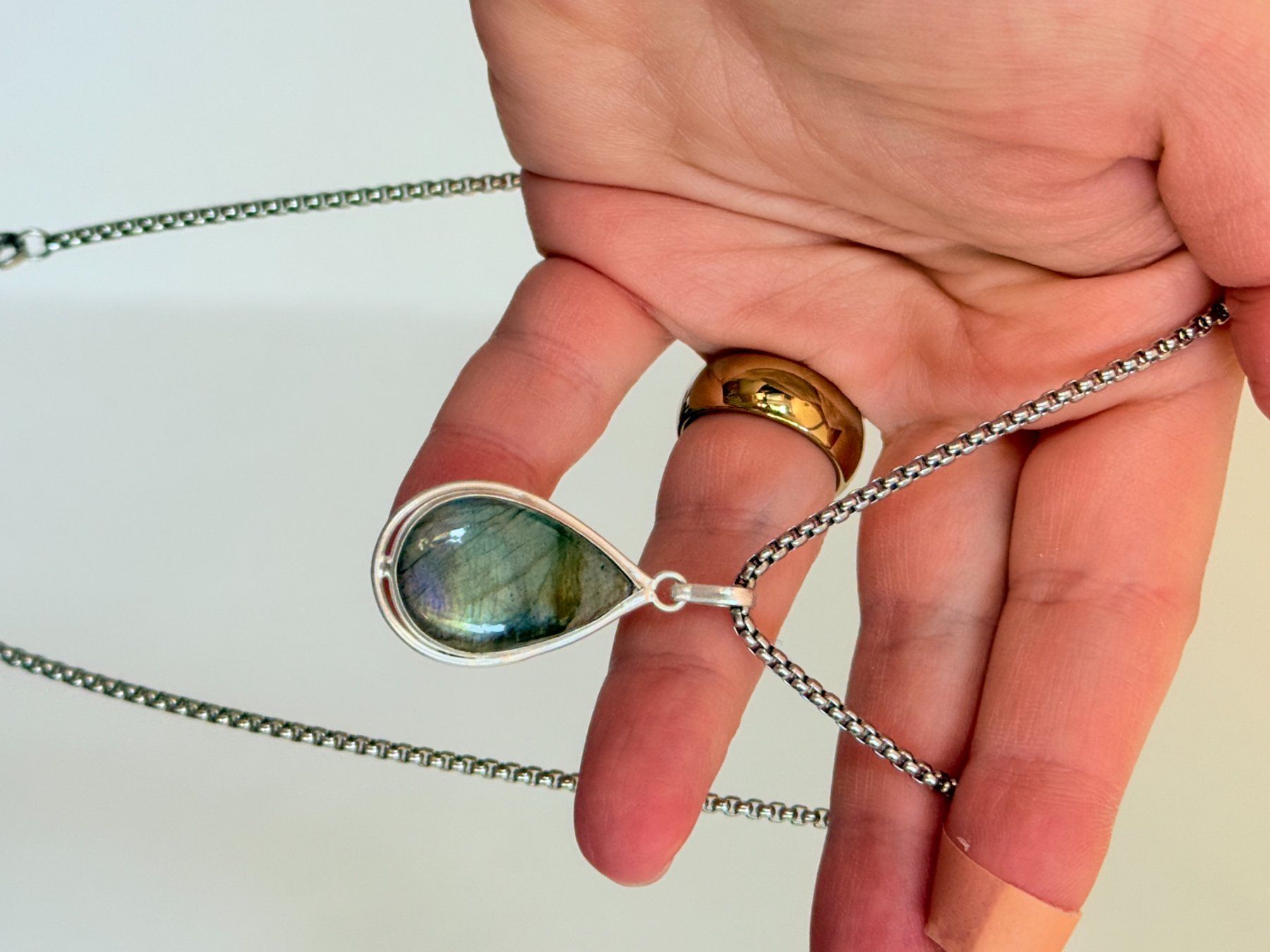Catenine: Collier avec pendentif larme en labradorite – Nuovo e nell'imballaggio originale da Genève venduto da AGBERG 2