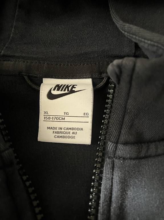 Tute: Tuta Tech Nike – Usato da Viganello venduto da bia_x25w 2