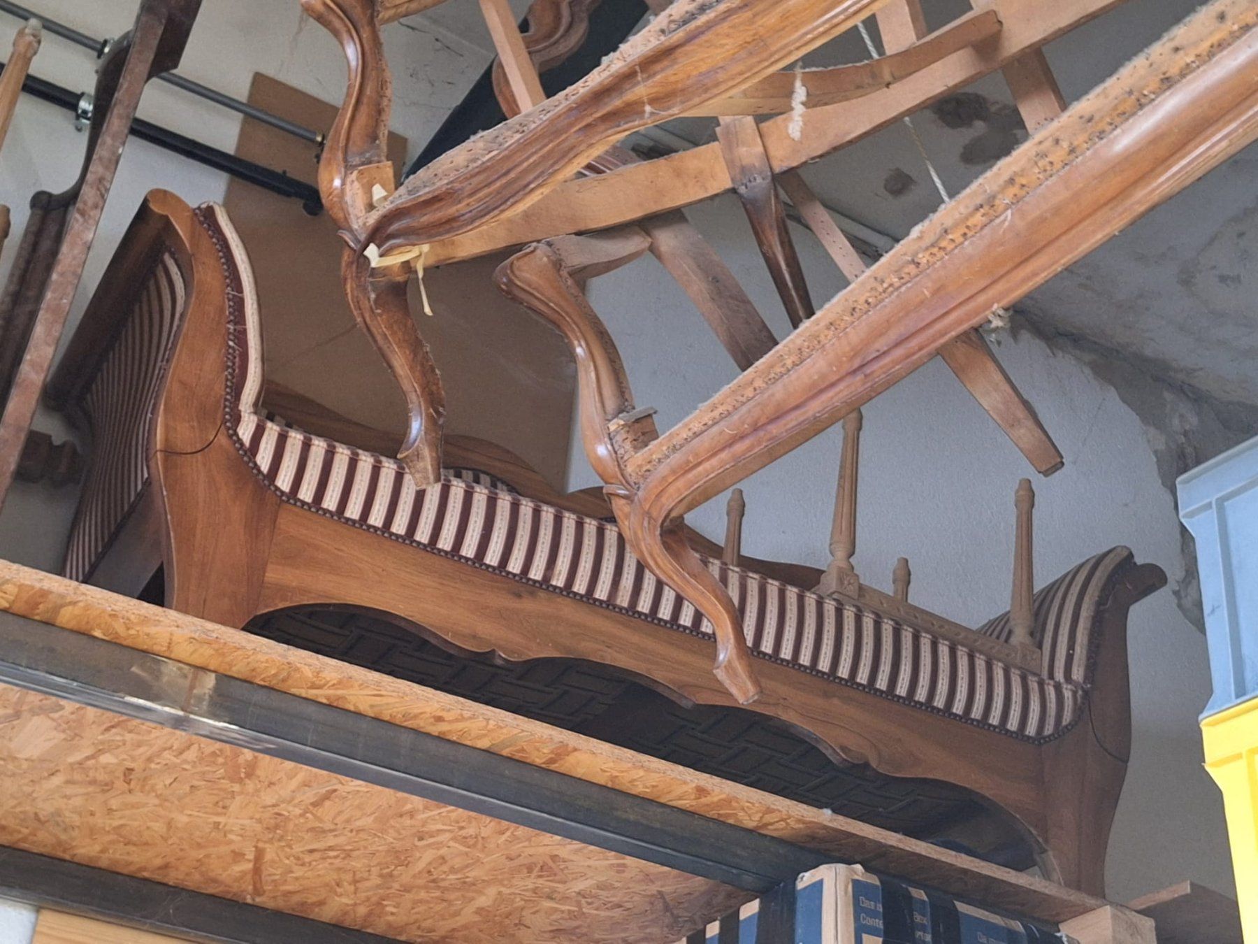 Divani: Biedermeiersofa gepolstert – Usato da Luzern venduto da Sainte-Victoire 1