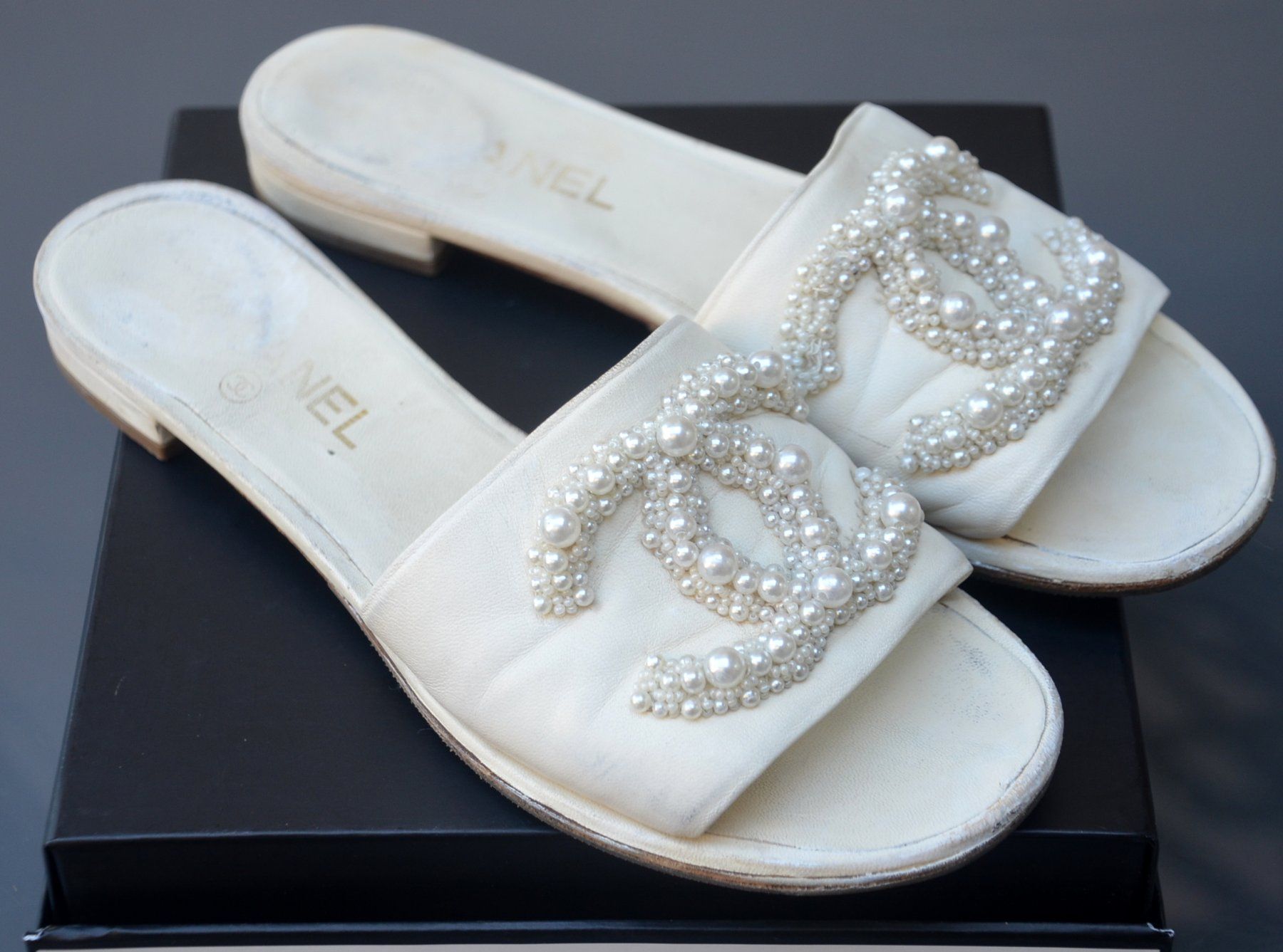 Chanel Scarpe da donna: Mules Chanel Sandalen / sandales .38,5 – Usato da Collonges venduto da Auganien 1