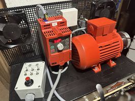 Frequenzumrichter 0.75 KW mit Motor 400 V  0,29kw und Remote