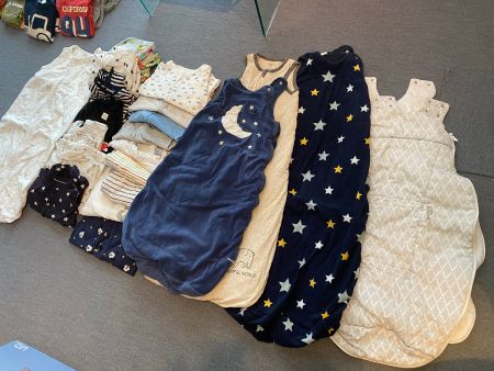 Pijama- und Schlafsack-Paket in Gr. 86/92