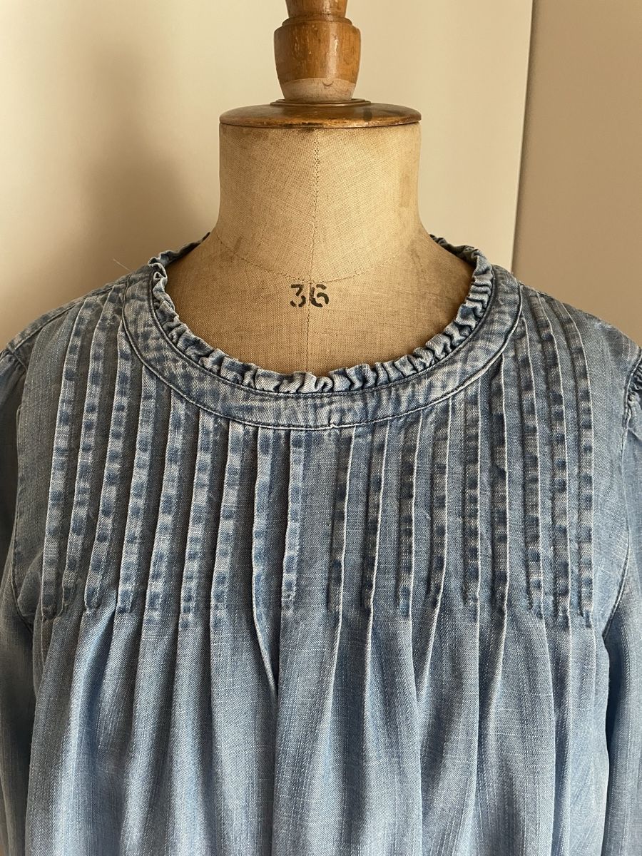 Camicette: M&S Bluse Jeanshemd hellblau Rüschen Gr. S/M – Usato da Oberwil BL venduto da another-day-of-sun 1