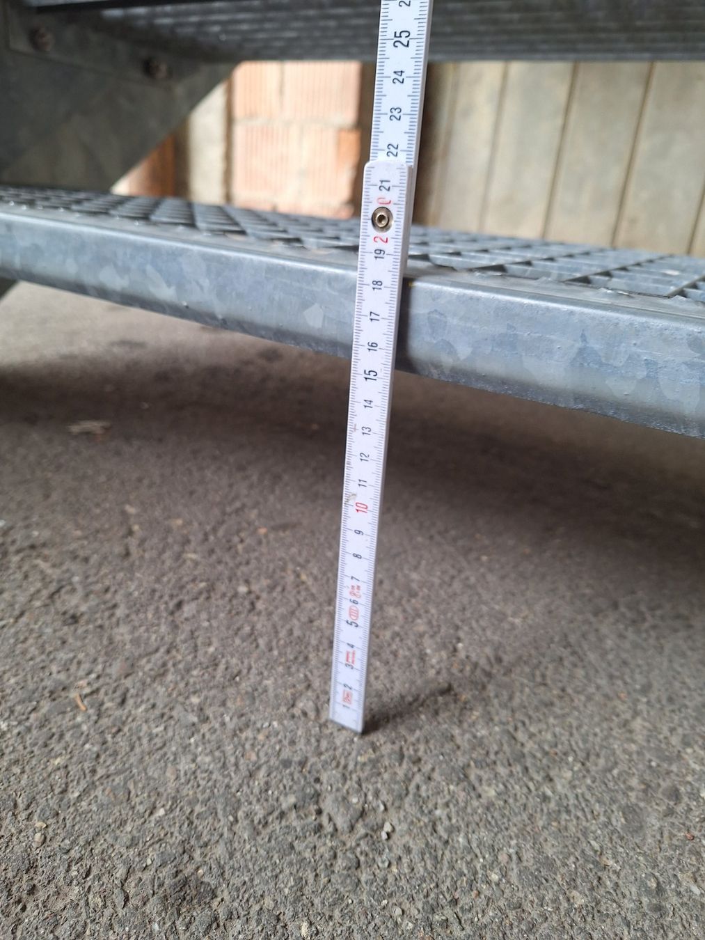 Treppen: Metalltreppe Stahltreppe Verzinkt Neu Robust 5 Stufen – Neu (gemäss Beschreibung) aus Willisau von Abei 8