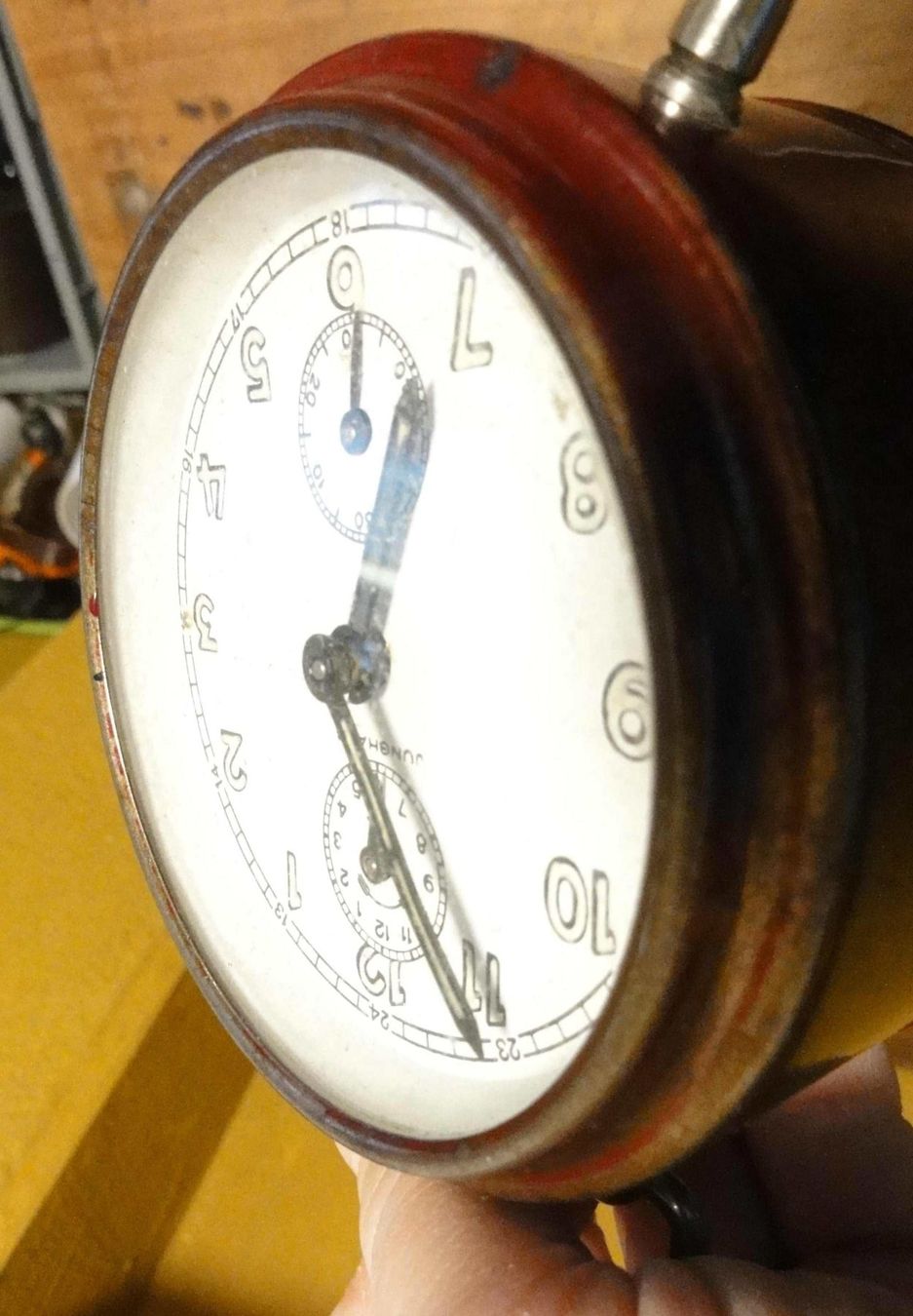 Junghans Sveglie: Mechanischer Wecker Junghans, rot – Difettoso da Wohlen AG venduto da Flusslauf 5