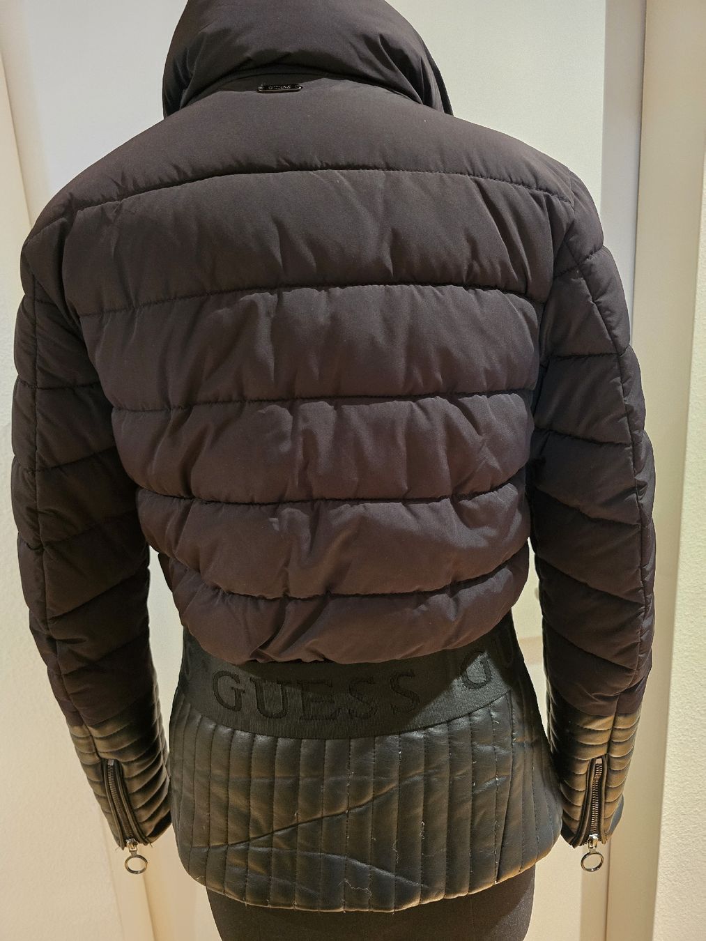 Guess Giacche: Guess Jacke Gr. S  schwarz – Usato da Laufenburg venduto da may_r2st 1