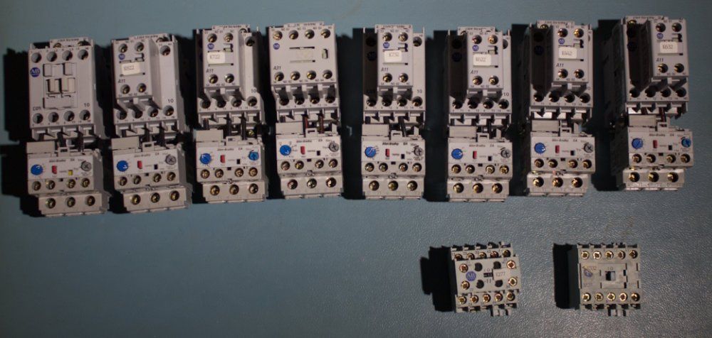 Componenti elettronici: Diverse Leistungsschütz mit Motorschutschalter – Usato da Zürich venduto da mac_l2k9