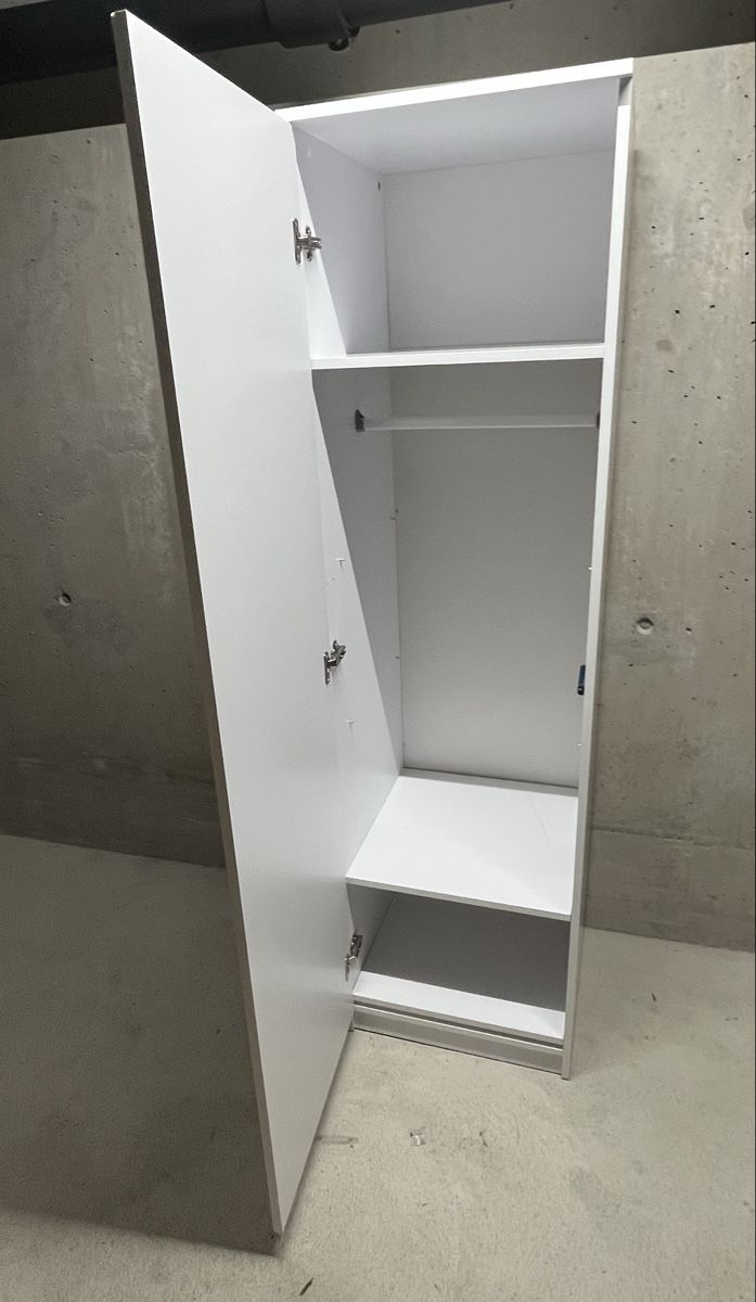 Armadi: Kleiderschrank weiss mit Kleiderstange und Einlegeboden – Usato da Rombach venduto da han_5gdw 1