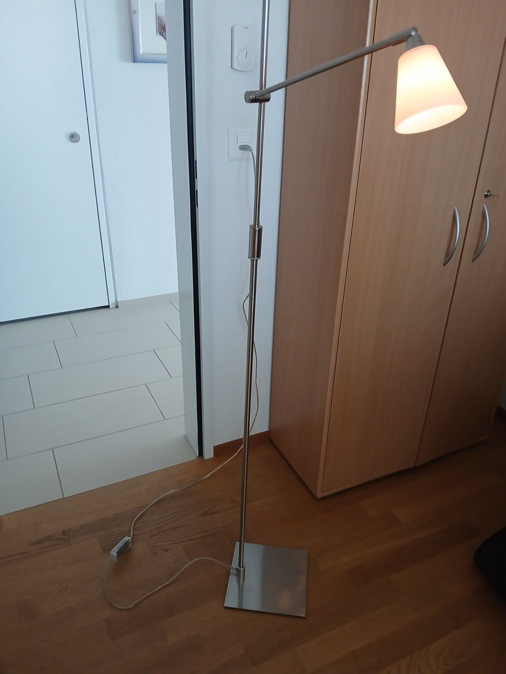 Lampade: LED Stehleuchte / Stehlampe - silber, dimmbar, 140 cm – Usato da Greifensee venduto da wil_6qmz