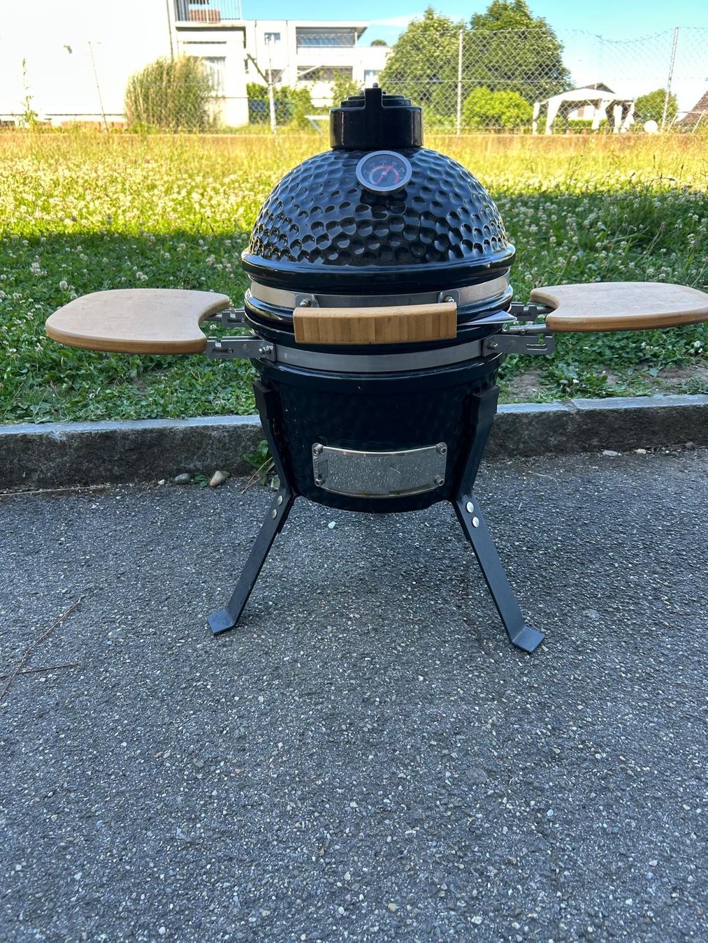 Griglie: Keramik Grill KAMADO mit Seitentischen – Usato da Basel venduto da faz_hdd8 7