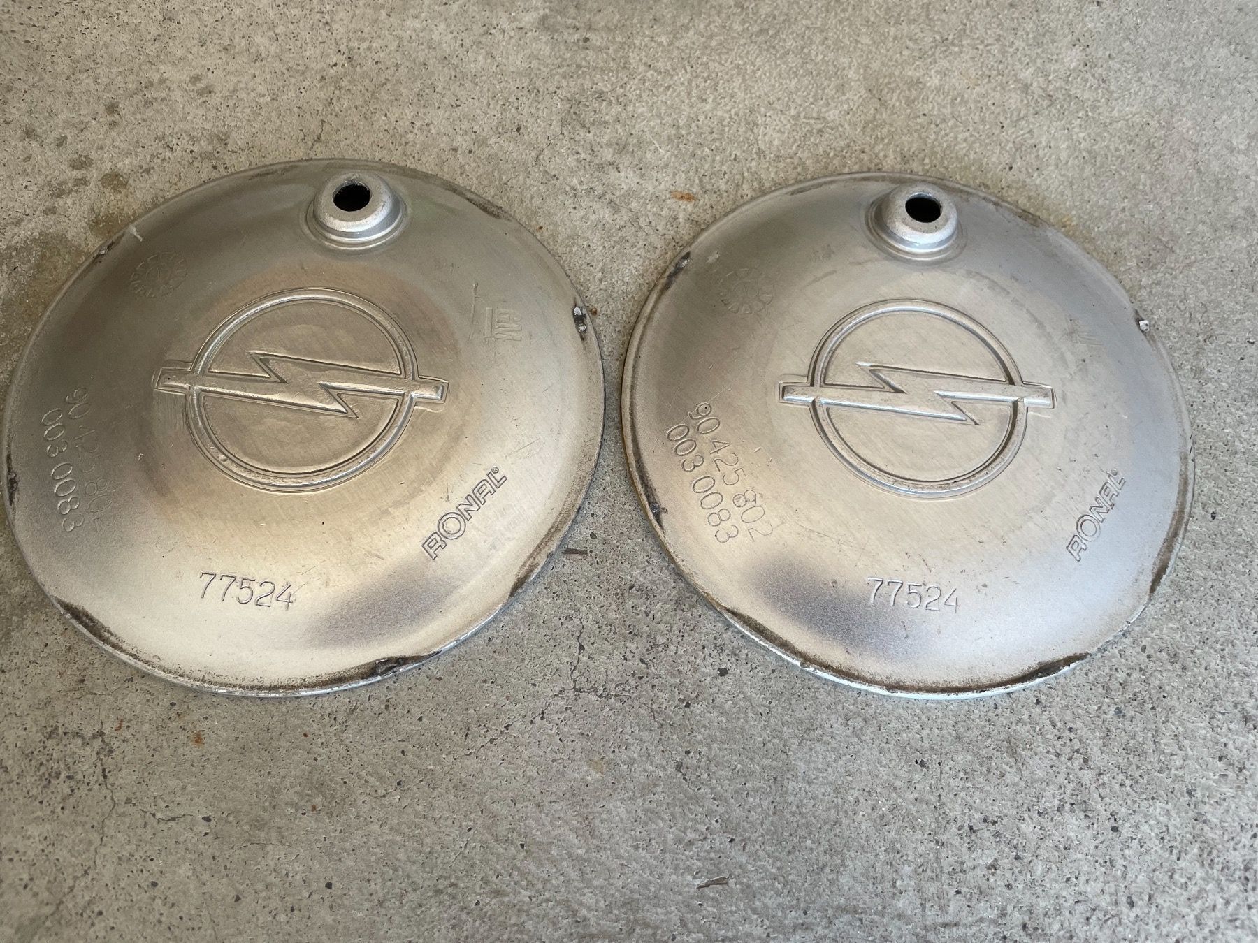 Felgen: Caches centraux pour jantes Opel – Gebraucht aus Fribourg von rs19 3